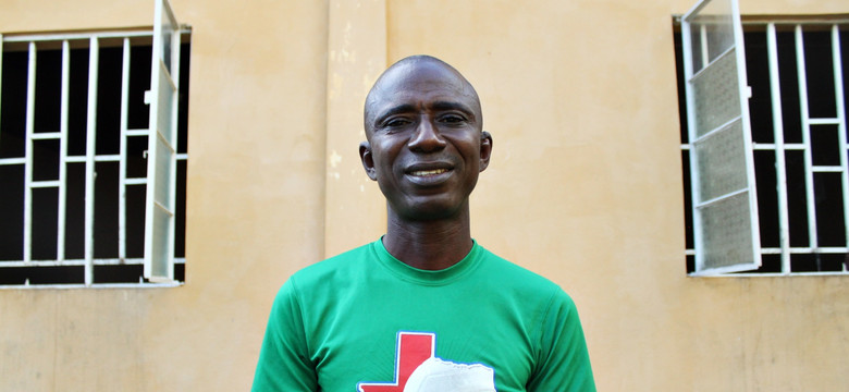 "Facet w zielonej koszulce" uratował blisko 3000 dzieci w Sierra Leone