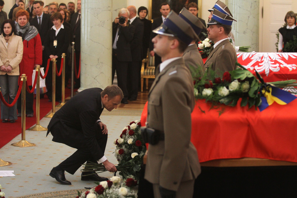 WARSZAWA PAŁAC PREZYDENCKI ŻAŁOBA WARTY HONOROWE