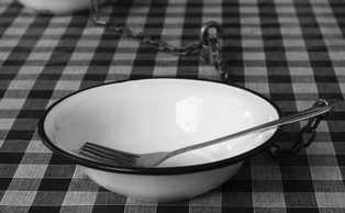 Pęknięte tożsamości. Czarno-biała wizja PRL [WYWIAD]