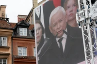 "Tusk i tak nie utrzyma władzy" - cieszą się w PiS. Ale partia Kaczyńskiego ma swój problem