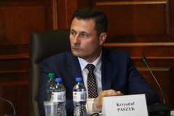 "Polskie szpitale i samorządy czekają na środki". Poseł apeluje do premiera