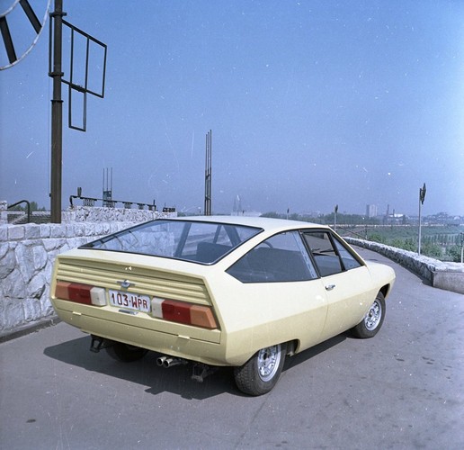 Polski fiat 125p coupe
