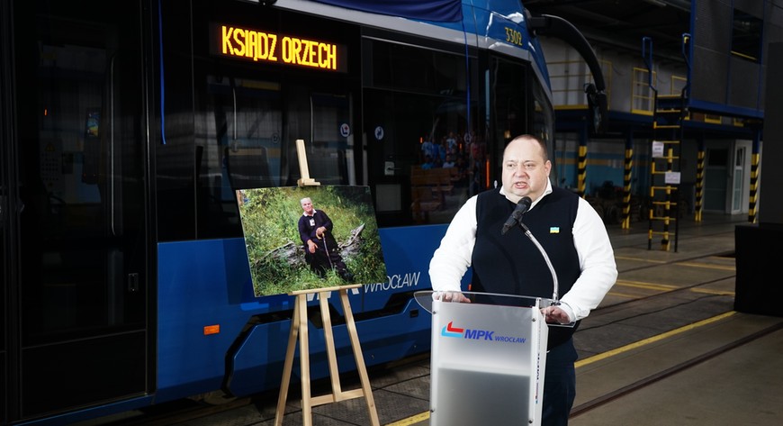 Prezes MPK Krzysztof Balawejder i tramwaj imienia słynnego księdza