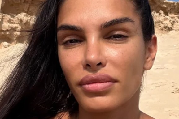 PREUSKA HALJINA I NIKAD KRAĆI MINIĆ, PA NUDISTIČKA PLAŽA! Ženi našeg fudbalera potpuno popustile kočnice: Izgleda brutalno, čik joj nađite manu (FOTO)