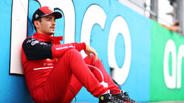 Elbénázza Leclerc vb-címét a Ferrari