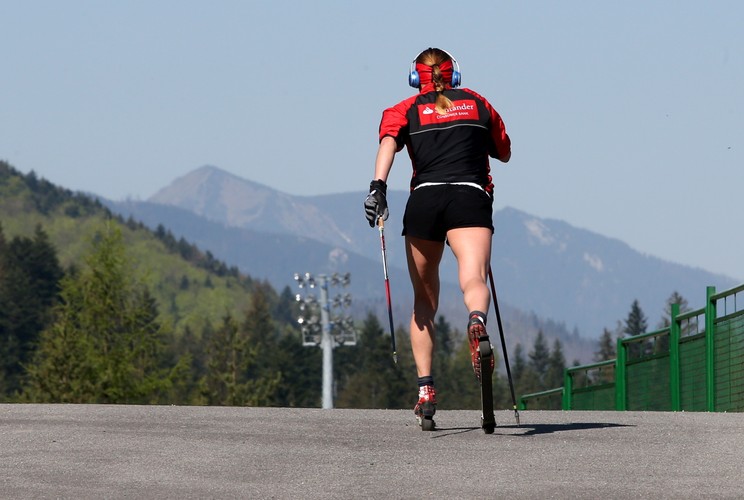 Żar leje się z nieba, a Justyna Kowalczyk wyciska siódme poty