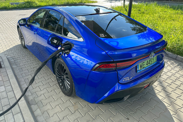 Toyota Mirai jako taksówka. 550 tys. kursów i 7 mln kilometrów