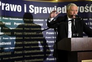 Prezes Prawa i Sprawiedliwości Jarosł?aw Kaczyński przemawia podczas spotkania z mieszkańcami Radomyś?la Wielkiego.