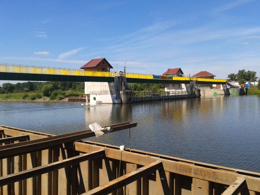 Jaz Janowice w okolicy Jeszowic pod Wrocławiem