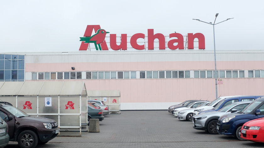 Sieć Auchan wycofuje produkt, który może stwarzać zagrożenie dla zdrowia przy kontakcie z żywnością.