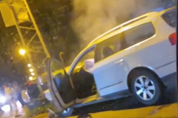 UDES NA ULAZU U FUTOG Sudarila se dva automobila: Na terenu i vatrogasci (VIDEO)
