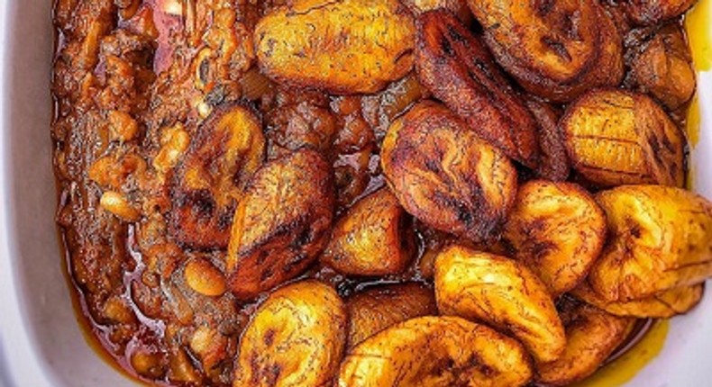 Beans stew with fried plantain