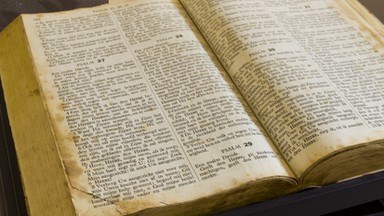 Szczecin: biblia z XV w. i powieść łotrzykowska w katalogu archiwum