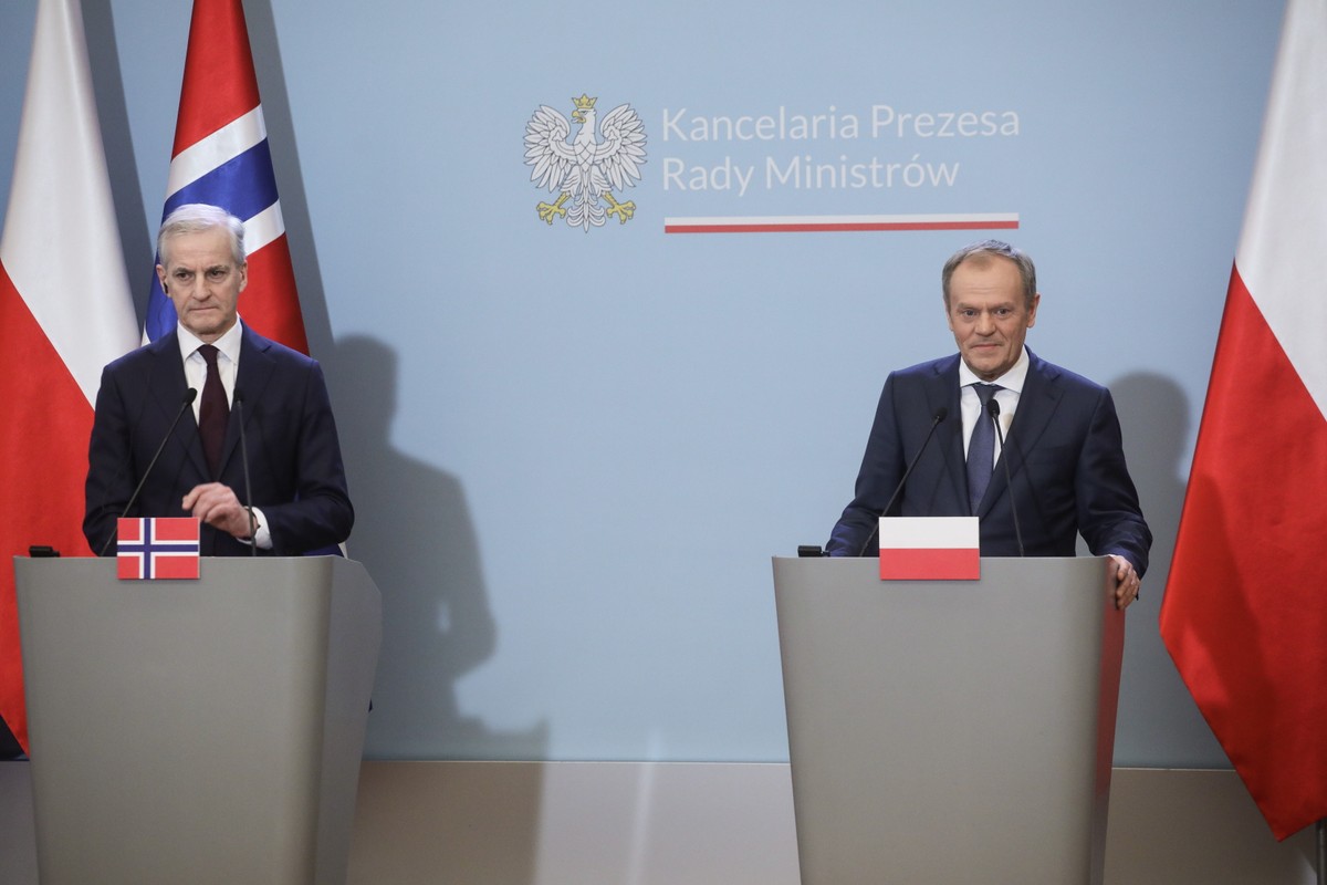 Donald Tusk podziękował szefowi norweskiego rządu Jonasowi Gahrowi Store, że po każdym spotkaniu z nim Polska jest "trochę bezpieczniejsza".