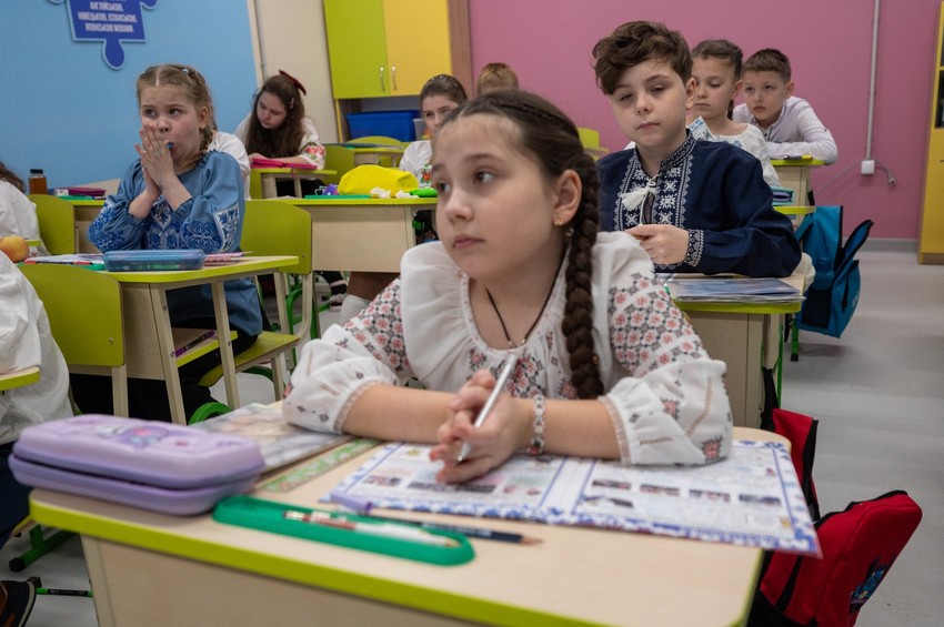 Ukrajinska deca u podzemnoj školi u centru (neokupiranog) Harkova 22. aprila