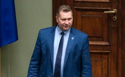 Karta nie tylko dla nauczycieli. "Krąg podmiotów uprawnionych do mieszania się w oświatę staje się nieograniczony"