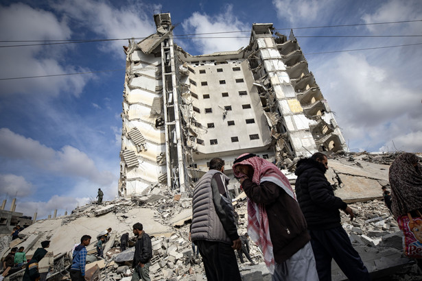 Budynek w Rafah, zniszczony w wyniku ostrzału Izraela