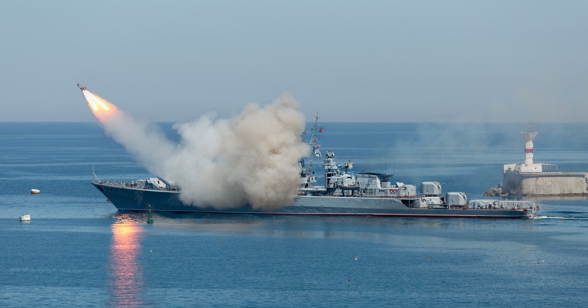 Strategiczna baza w zamian za broń. Putin chce mieć nóż na "wąskim gardle" Zachodu