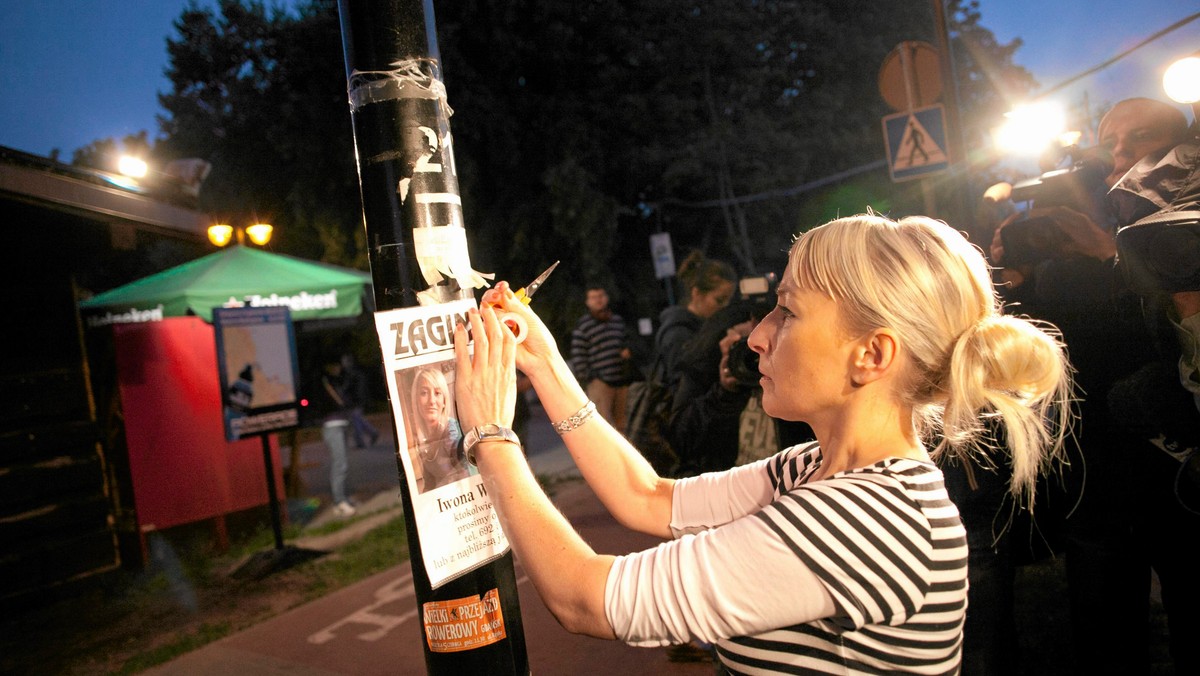 "Paryski ślad" Iwony Wieczorek okazał się fałszywym tropem. Matka kobiety kategorycznie zaprzeczyła, by na zdjęciach z monitoringu w Paryżu była jej córka - informuje tvn24.pl.