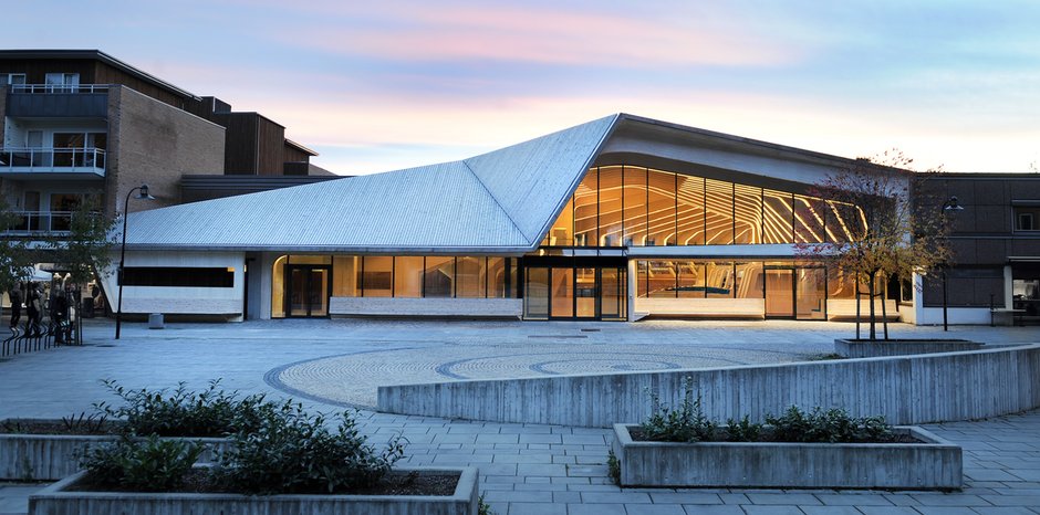 Budynek z CLT biblioteki miejskiej w Venessler w Norwegii