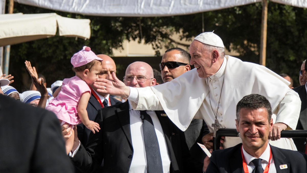 Papież Franciszek pozytywnie ocenił to, że władze rosyjskie mówią o konieczności obrony chrześcijan na Bliskim Wschodzie. Na konferencji prasowej w samolocie lecącym z Kairu do Rzymu wczoraj powiedział, że relacje z rosyjskim patriarchatem są dobre.