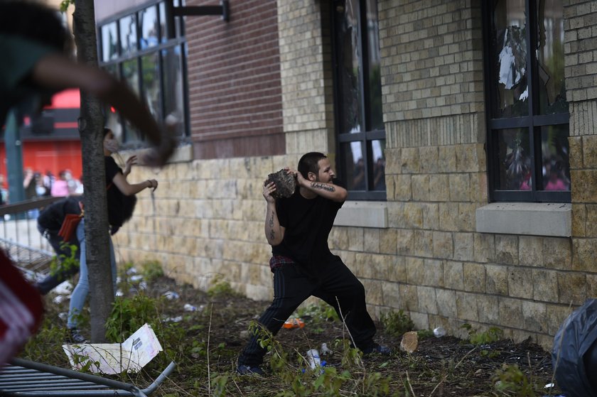 Minneapolis: zamieści po śmierci czarnoskórego Georgea Floyda