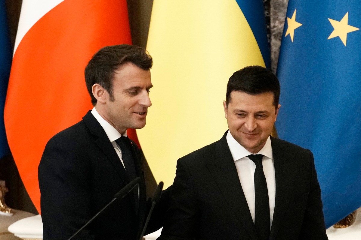 Emmanuel Macron i Wołodymyr Zełenski