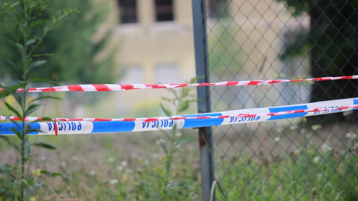 Z mieszkania w Kutnie dobiegał nieprzyjemny zapach. Znaleziono ciała dwóch osób