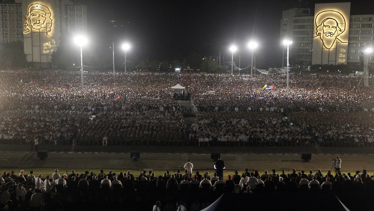 CUBA FIDEL CASTRO (Cubans gather at Havana's Plaza of the Revolution to bid farewell to Fidel)