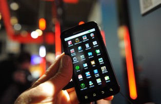 Nowe smartfony stają się cyfrowymi portfelami