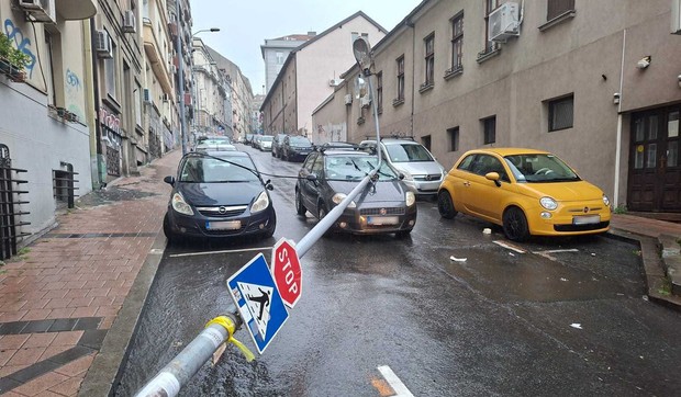 pala bandera u centru Beograda