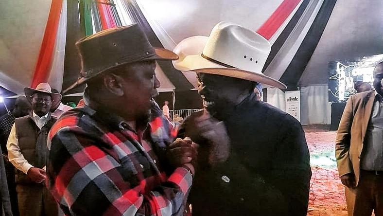 Uhuru, Waiguru unwind to country music after Devolution Conference 