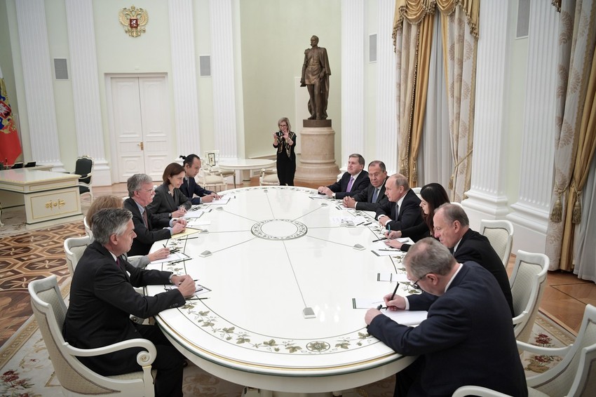 Fiona Hil (gore levo) na sastanku u Kremlju u oktobru 2018.