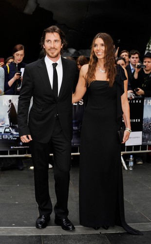Christian Bale z żoną Sibi Blazic na premierze filmu 'Mroczny rycerz powstaje' w Londynie