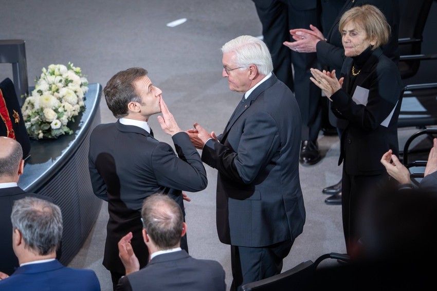 Emanuel Makron otpozdravlja Bundestagu
