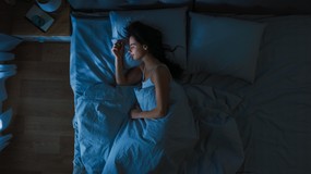 Problemy ze sen przyspieszają starzenie się mózgu – odkrycie naukowców z Instytutu Karolinska