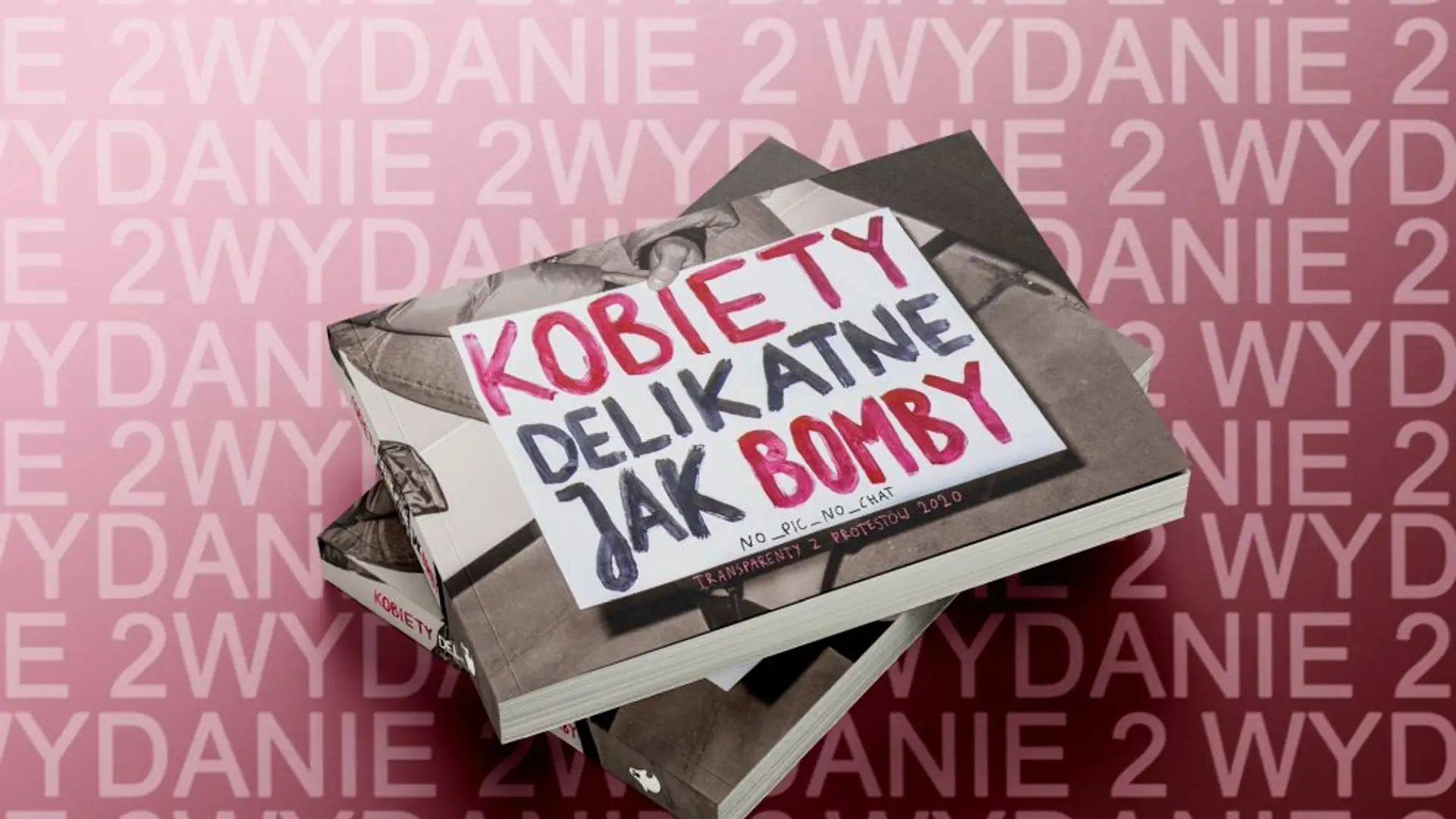 „Kobiety delikatne jak bomby”. Do sprzedaży trafił album z transparentami protestów 2020