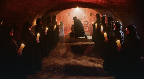 Senke nad Balkanom, Tajno društvo Tula