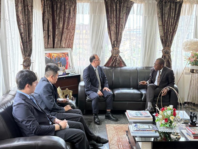 The new conditions were outlined during a high-level meeting between Interim Minister of Mines, Industry and Technological Development Prof Fuh Calistus Gentry and Li Jiang Hua, Political Counsellor at the Chinese Embassy in Cameroon.