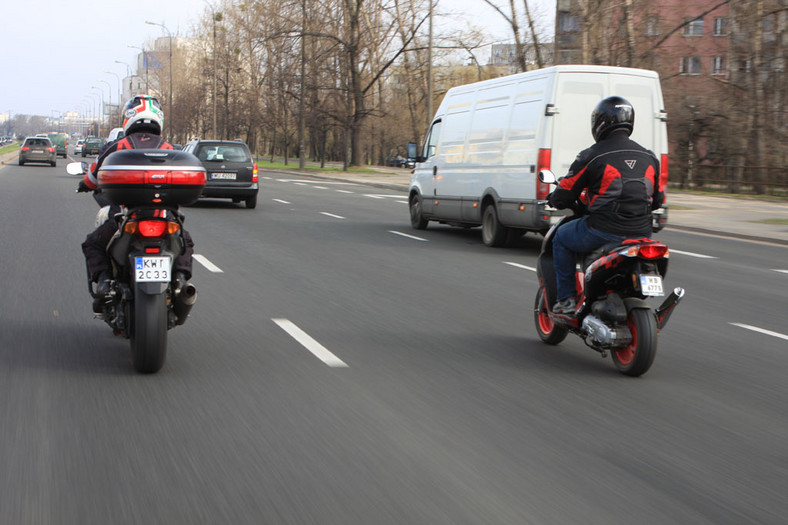 Jak pies z kotem, czyli motocykle kontra samochody