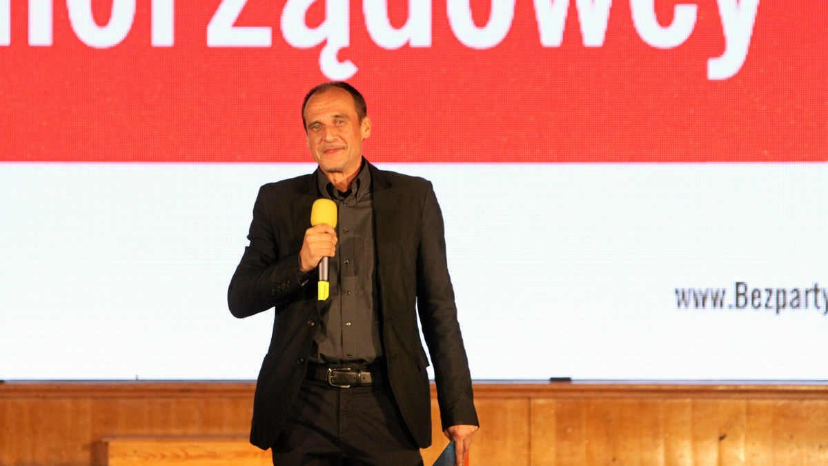 Paweł Kukiz został radnym sejmiku Dolnego Śląska. Muzyk startował z list Bezpartyjnych Samorządowców. PO będzie miała czterech radnych z Wrocławia, PiS i Bezpartyjni Samorządowcy po dwóch - podaje "Gazeta Wrocławska".