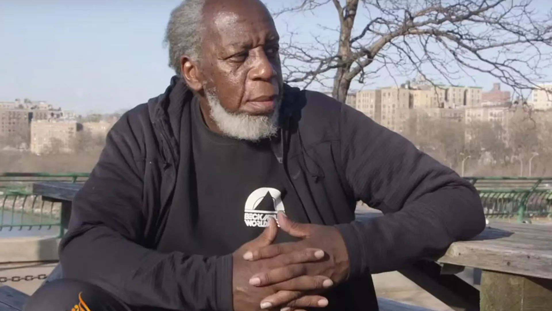 Niesamowity film: po 44 latach wyszedł z więzienia - zobacz, jak reaguje na współczesny świat