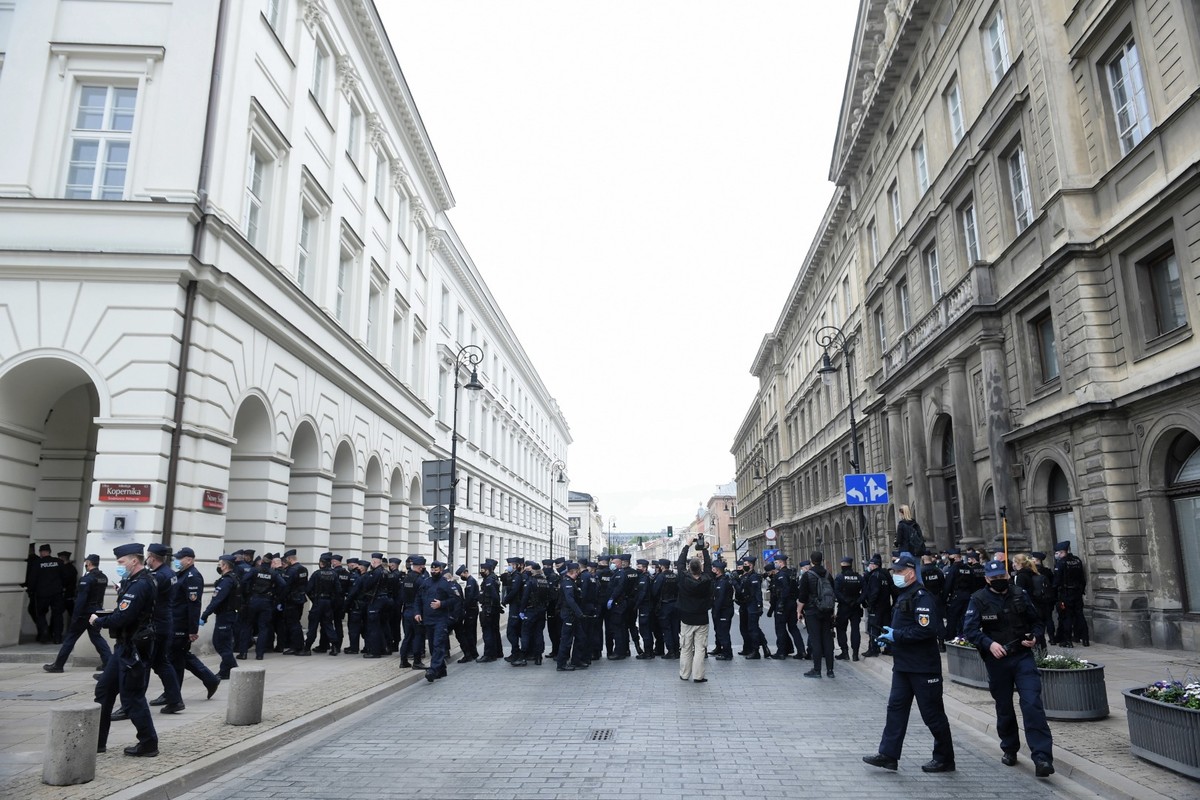 Protesty przedsiębiorców, demonstracja pod Trójką. Czy policja przekracza swoje uprawnienia?
