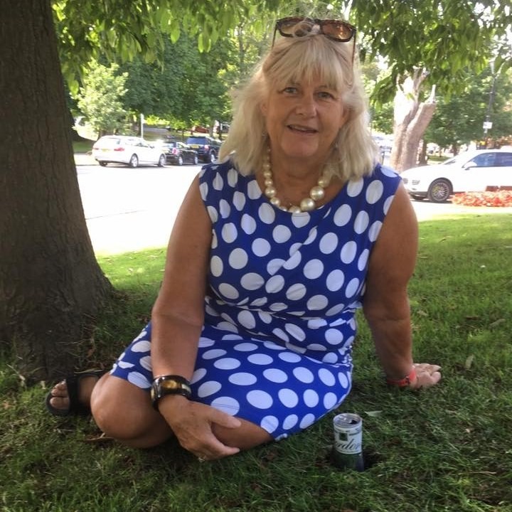 Ingrid Dale zomrela po uštipnutí osou. 