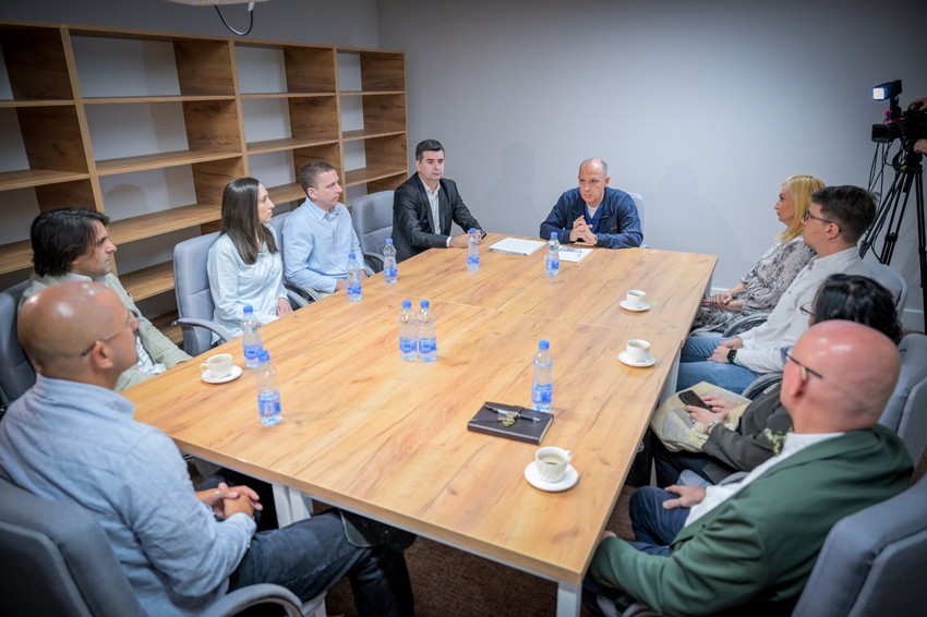Ministar Lončar sa lekarima koji su se vratili u Srbiju