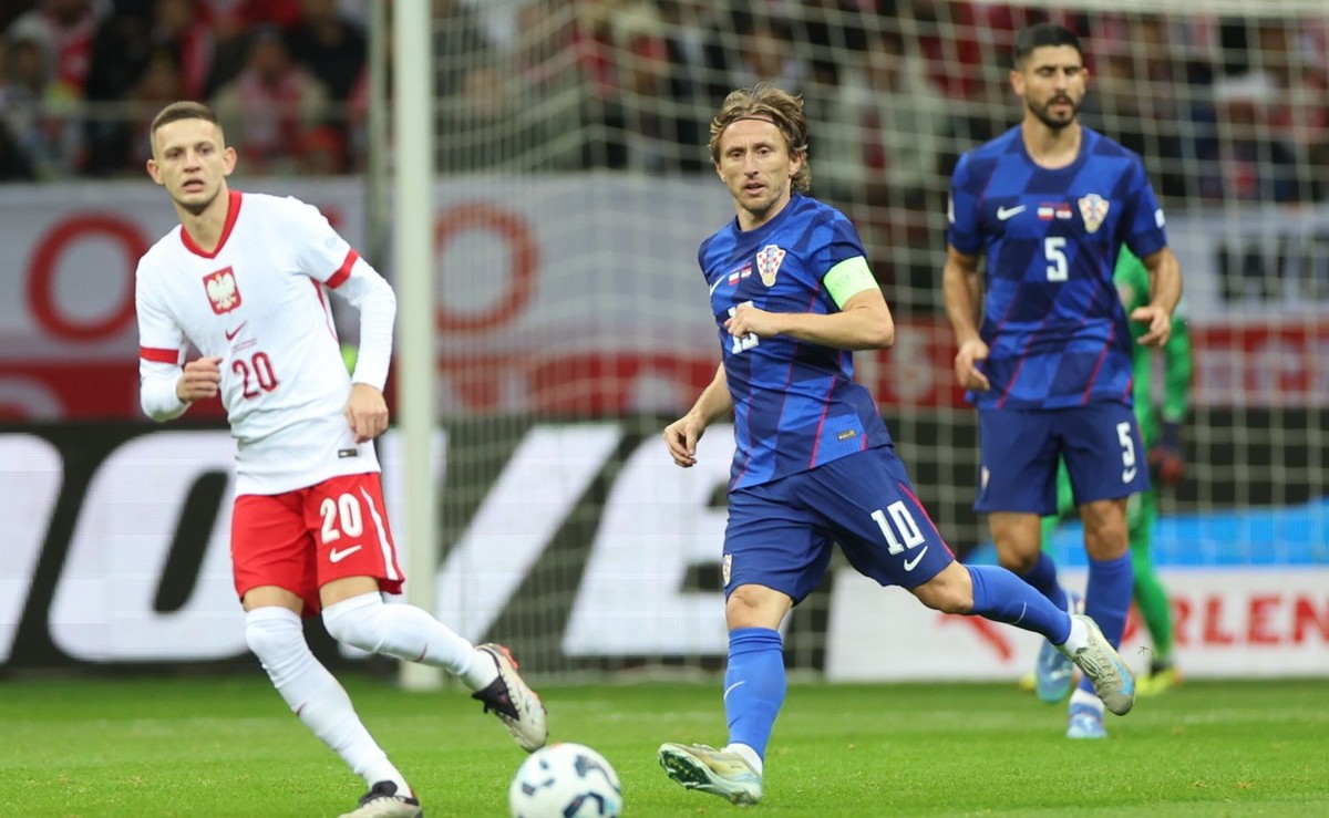 Niesamowity gol Szymańskiego. Jest remis