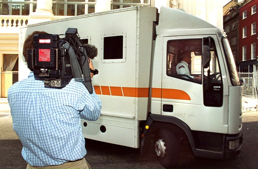 Prevoz Adela Abdela Barija zatvorskim kombijem u Londonu 1999.