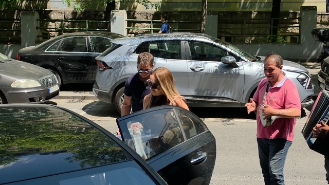 Joca Stefanović izveo suprugu i sina iz porodilišta