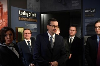 Morawiecki w Berlinie: Sprzeciwmy się negowaniu i zniekształcaniu historii Holokaustu