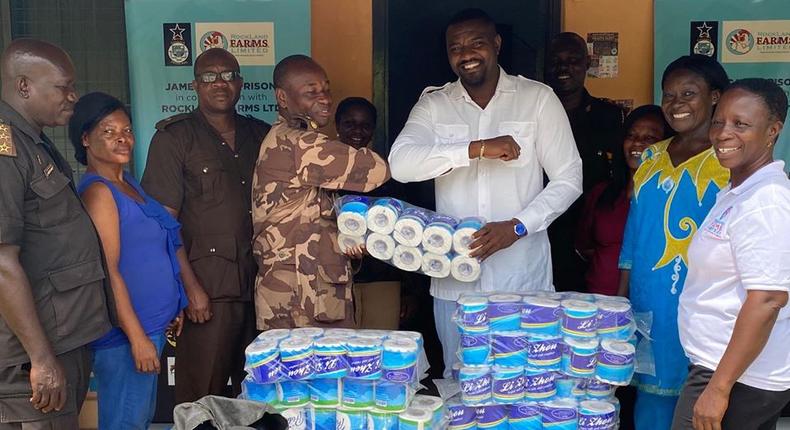 Coronavirus: Dumelo extends donation of sanitizers, toiletries to prison officers and inmates